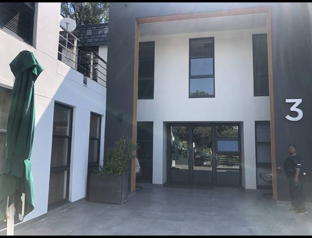 241M² OFFICE TO LET IN DUNKELD WEST